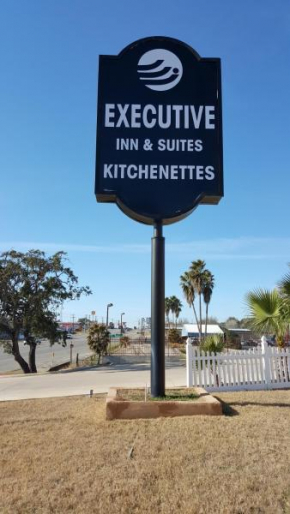 Отель Executive Inn & Suites  Флоресвилл